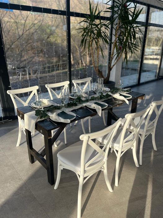 Inchiriem mese lemn si scaune pentru evenimente