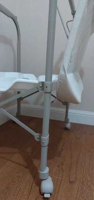 Cadita pentru baie cu masa de infasat