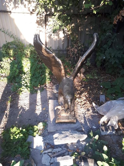 Скульптура беркута