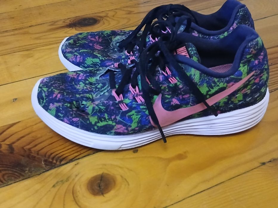 Маратонки NIKE Намаление
