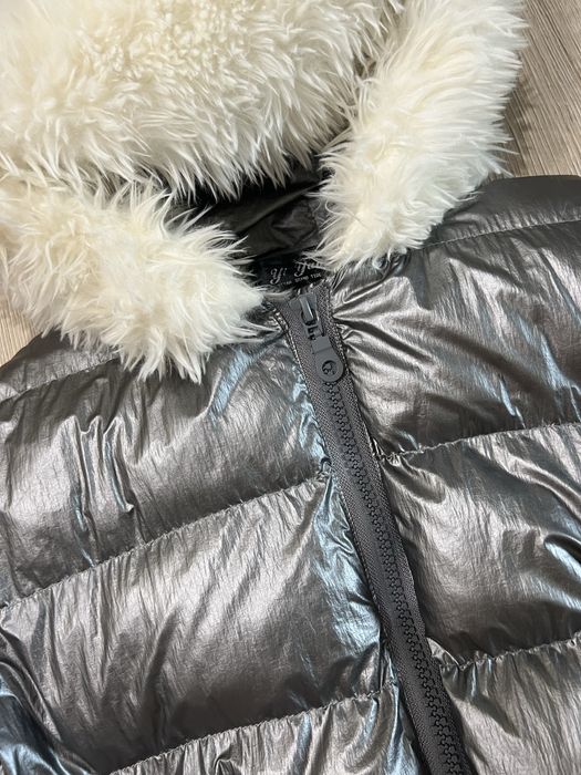 Продам Женский пуховик