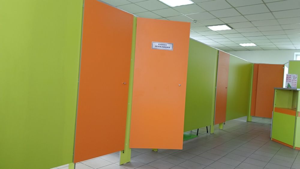 Продам стойку администратора и перегородки