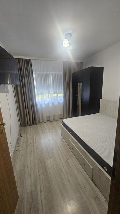 Închiriez apartament 3 camere