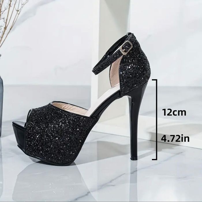 красиви сандали на висок ток