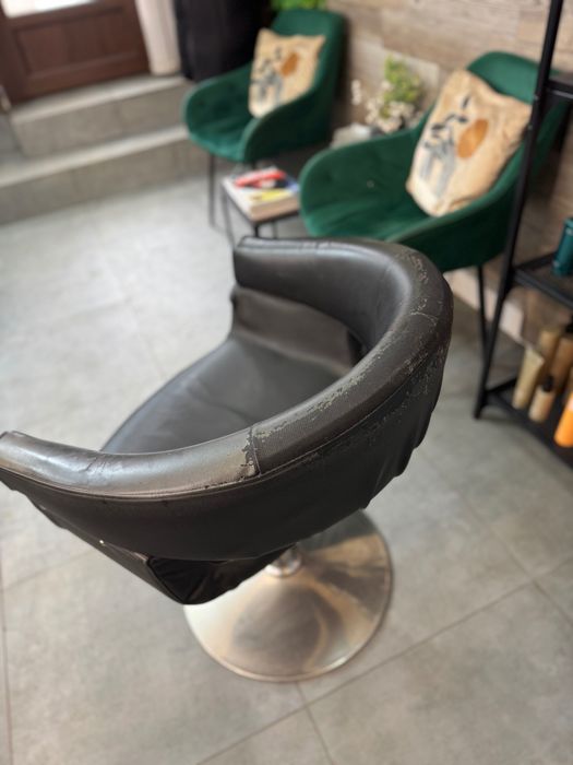 Фризьорски стол.