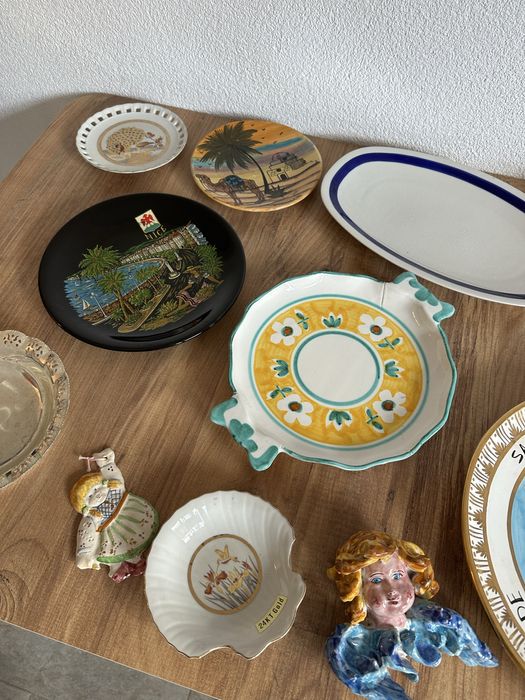 Farfurii si obiecte decorative din ceramica si metal