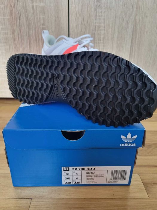 Сникърси,  маратонки