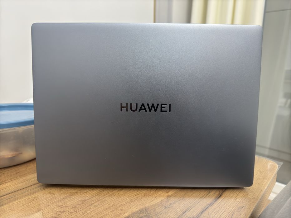 Huawei Matebook.