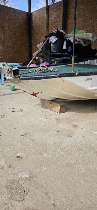 Oferta barca de fibra la preț de gonflabila