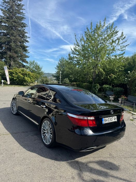 Doar variante/ Lexus LS460  President