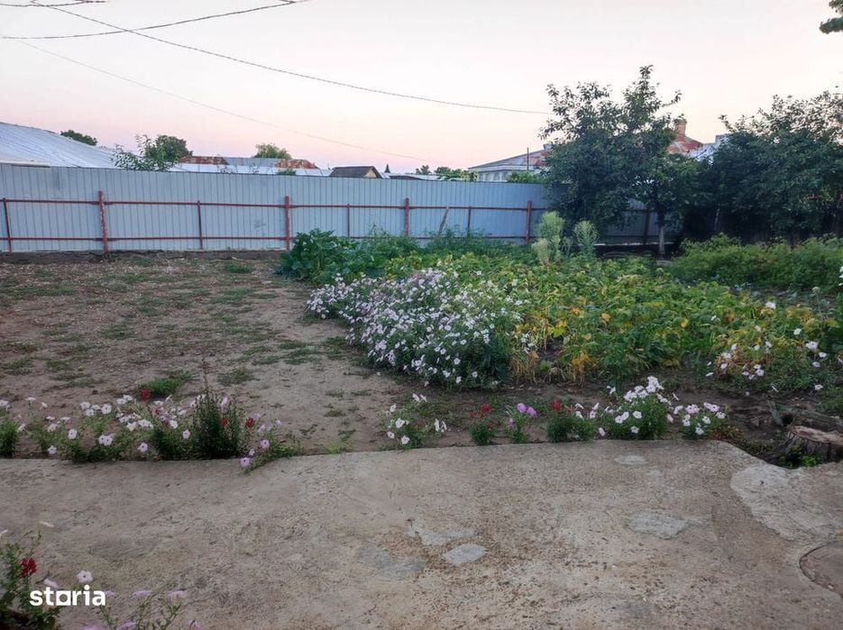 Casă cu 4 camere și curte mare, gata de utilizare