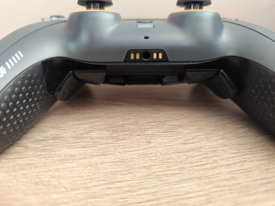 Продавам SCUF Reflex Pro за PS5/PC -