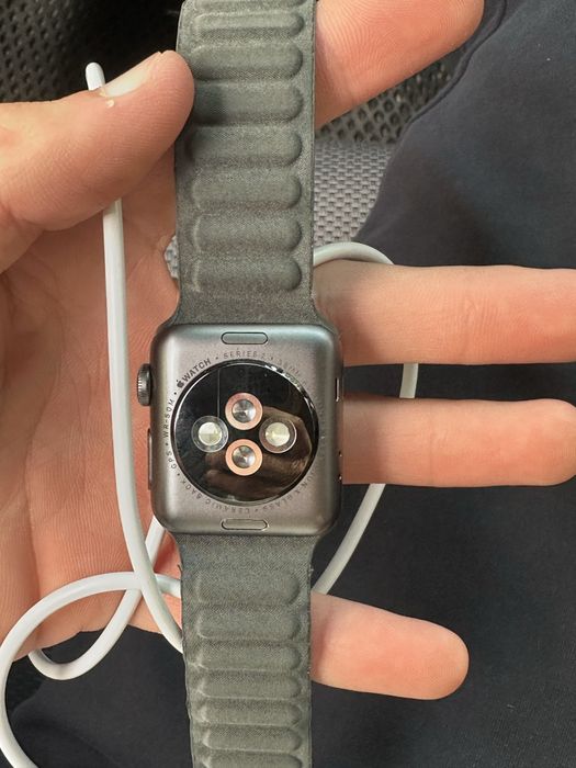 Apple Watch Series 2 38/42mm — ҳолати яхши срочна сотилади