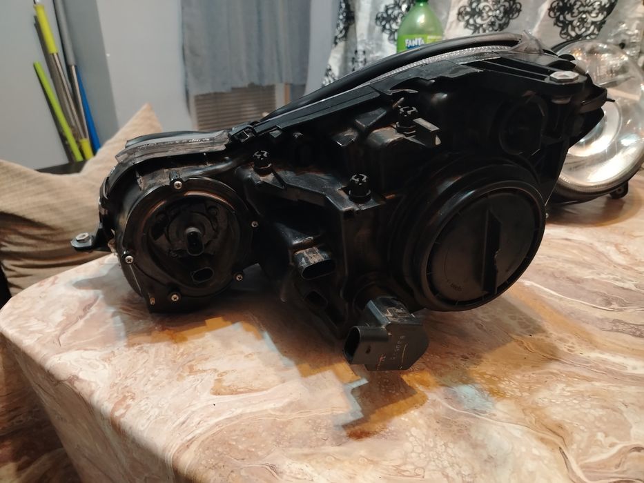 Продават се Фарове