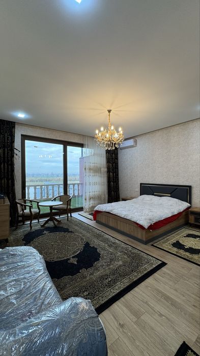 Suvni boyida Xalqabodda dacha 17sotok 2ta motorli lodkasi bn