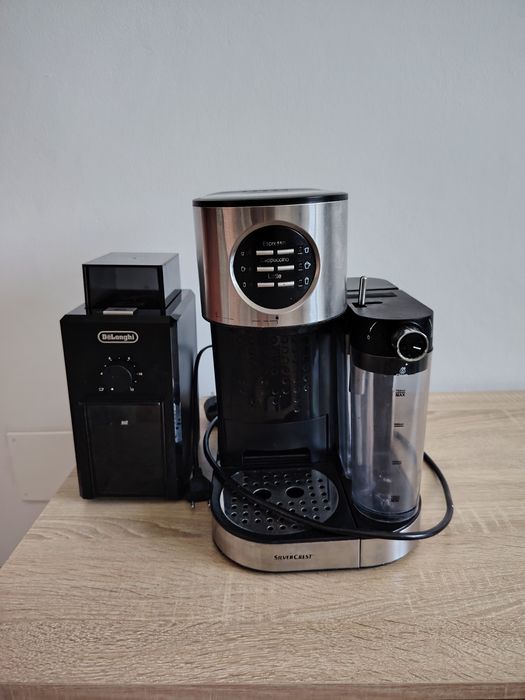 Expresor și râșniță de cafea