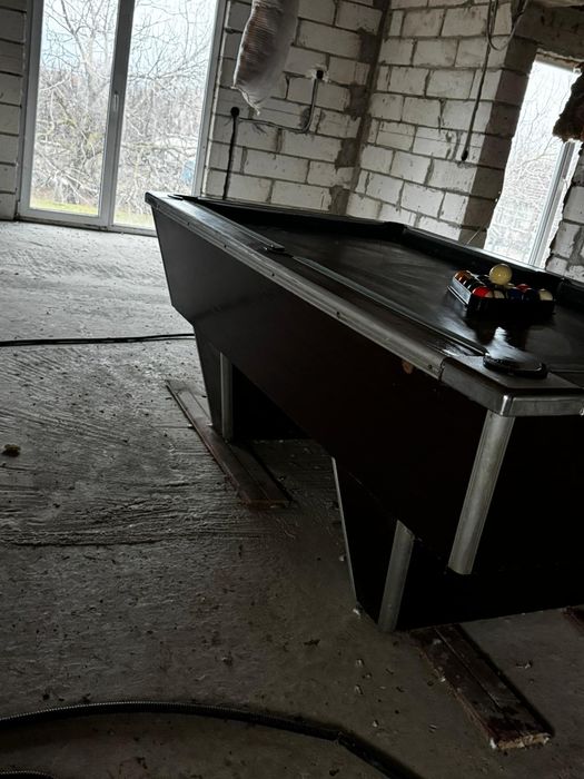 Vând masa de biliard