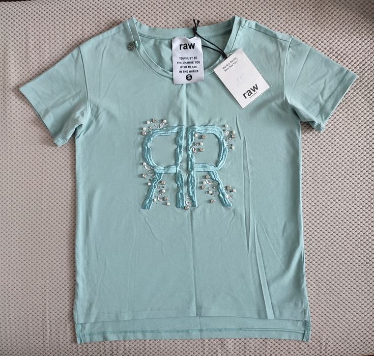 Продавам Тениски