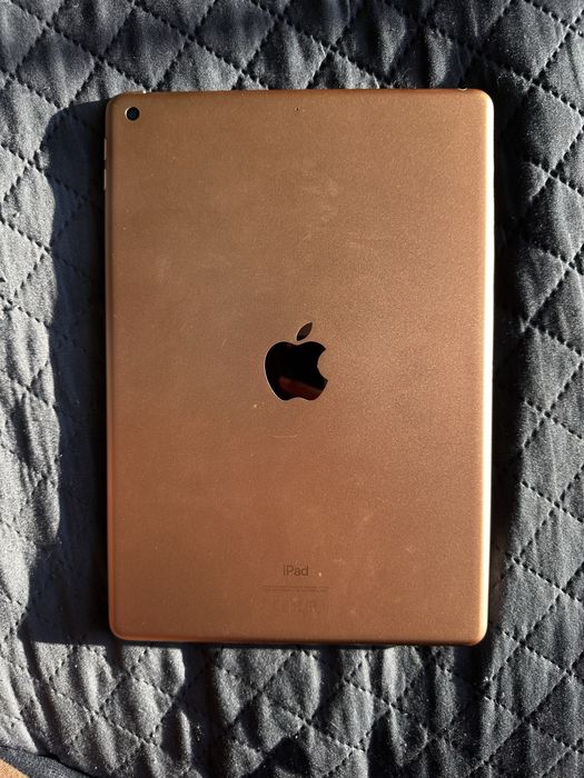 Ipad 8th generation - Rose Gold