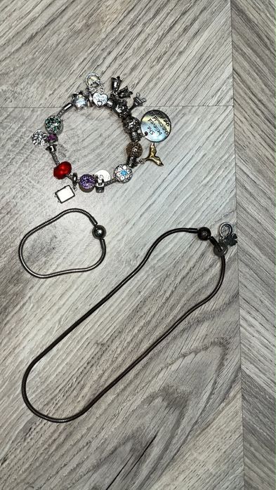Продам браслеты и цепочку Pandora