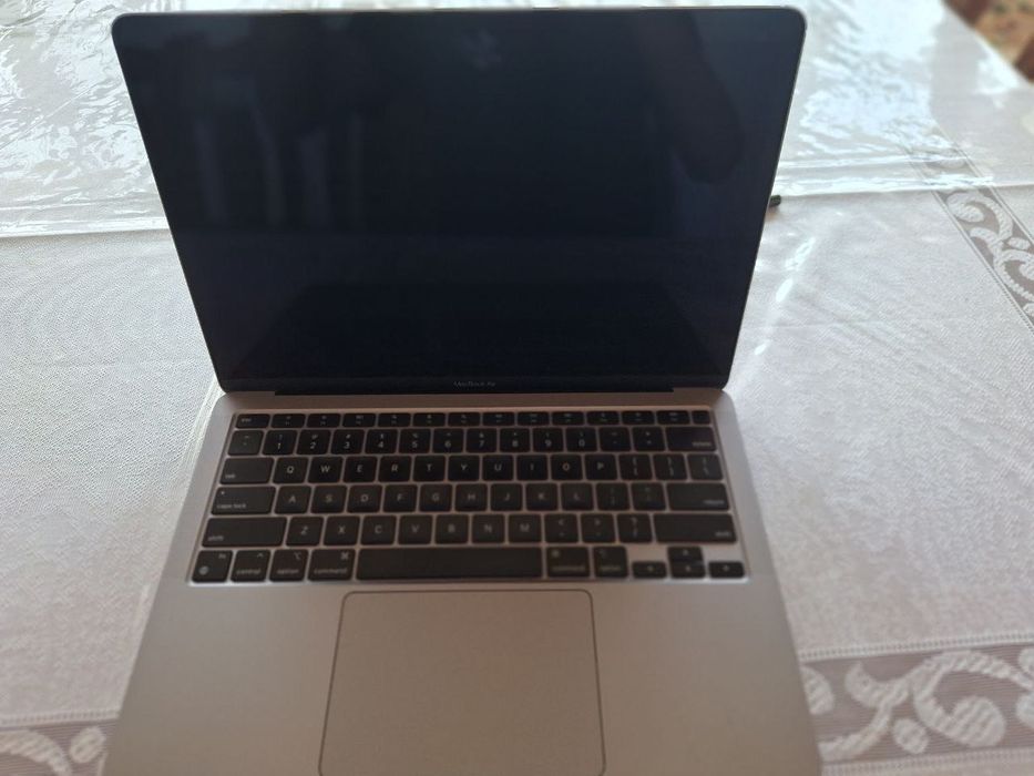 Macbook Air M1 yangide