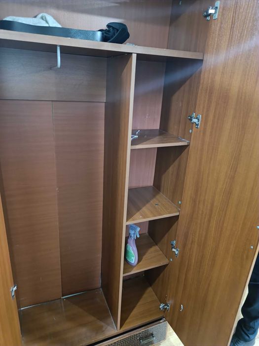 шкаф с зеркалом.