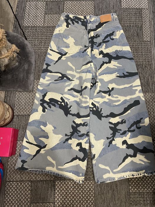 Джинсы vetements type