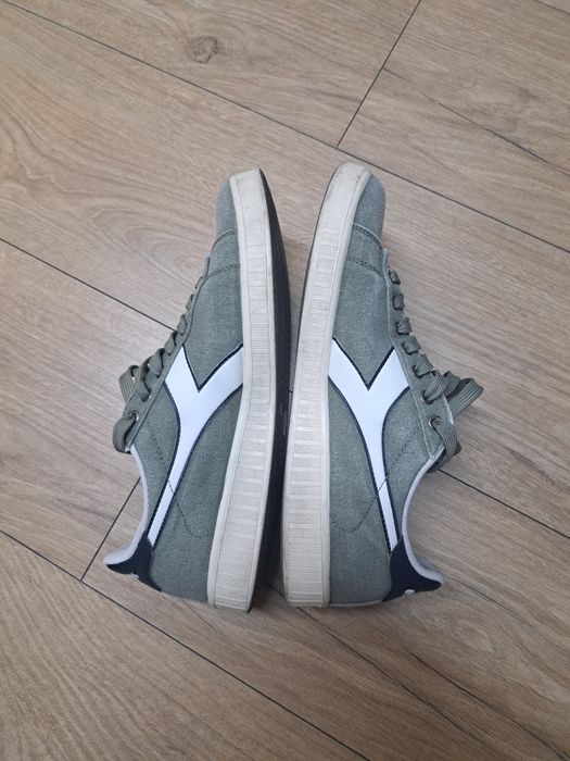 Vând adidași (teniși)Diadora