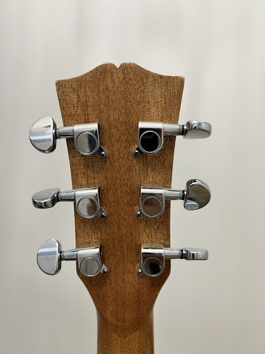 Гитара в хорошем состояние