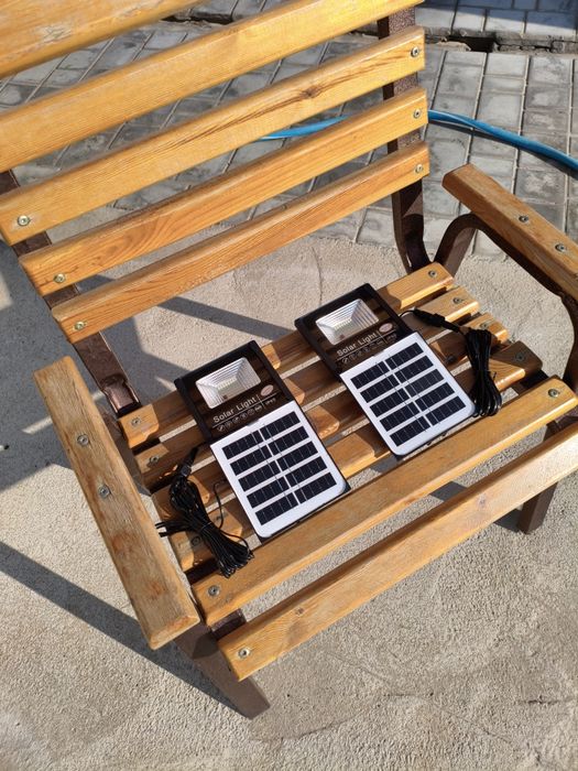 Светодиодный прожектор на солнечной батарее .