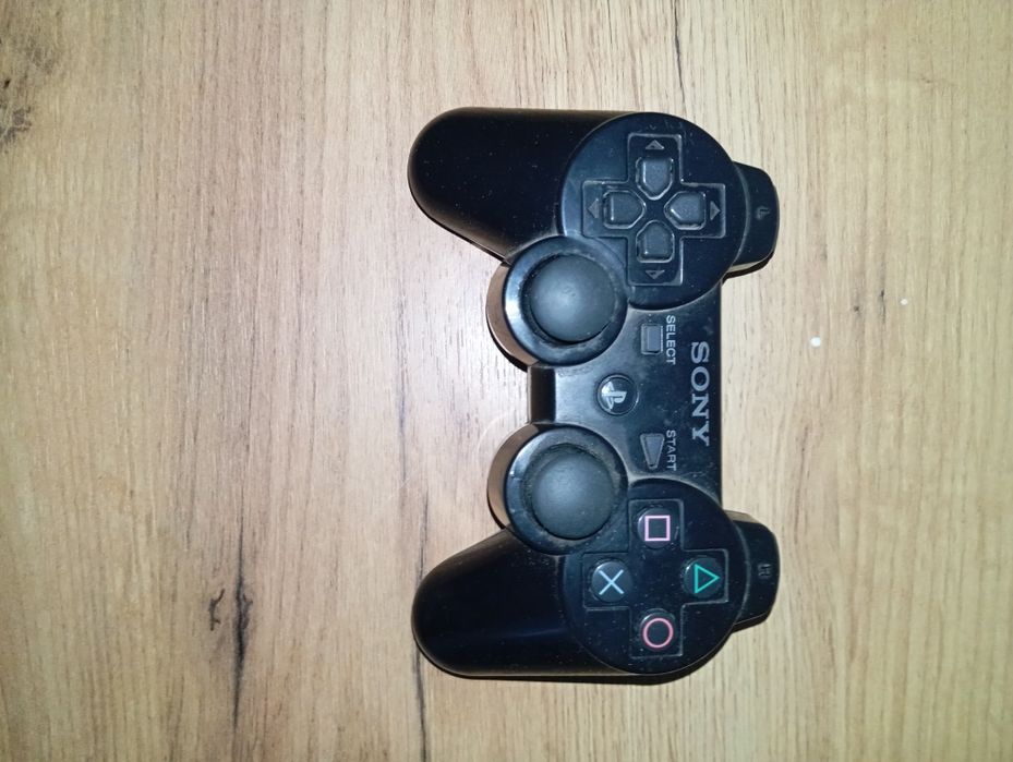 Vând PlayStation 3