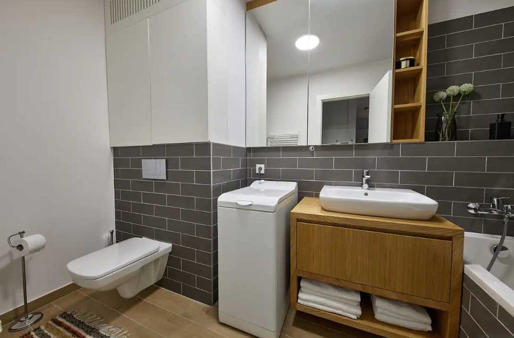 Дава се под наем Двустаен апартамент в Пловдив, Каменица 1 - 68 кв.м за 362.1 € - Снимка #2