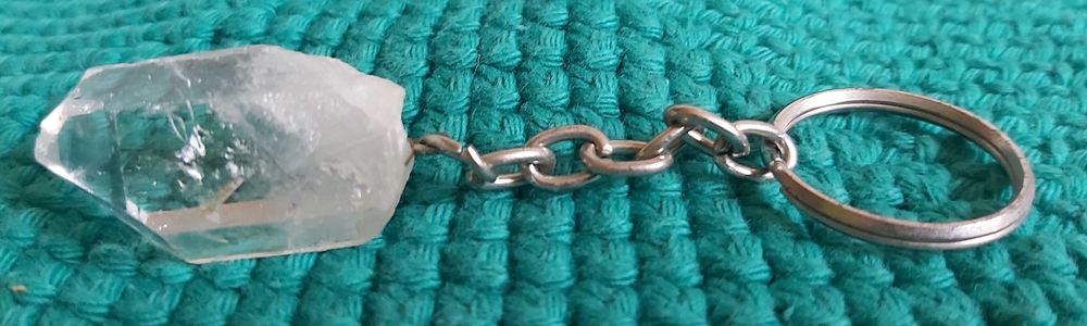 Breloc cu cuarț transparent