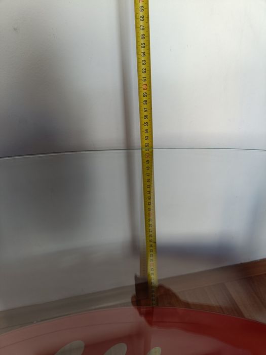 Masa de sticla cu roti care se pot bloca