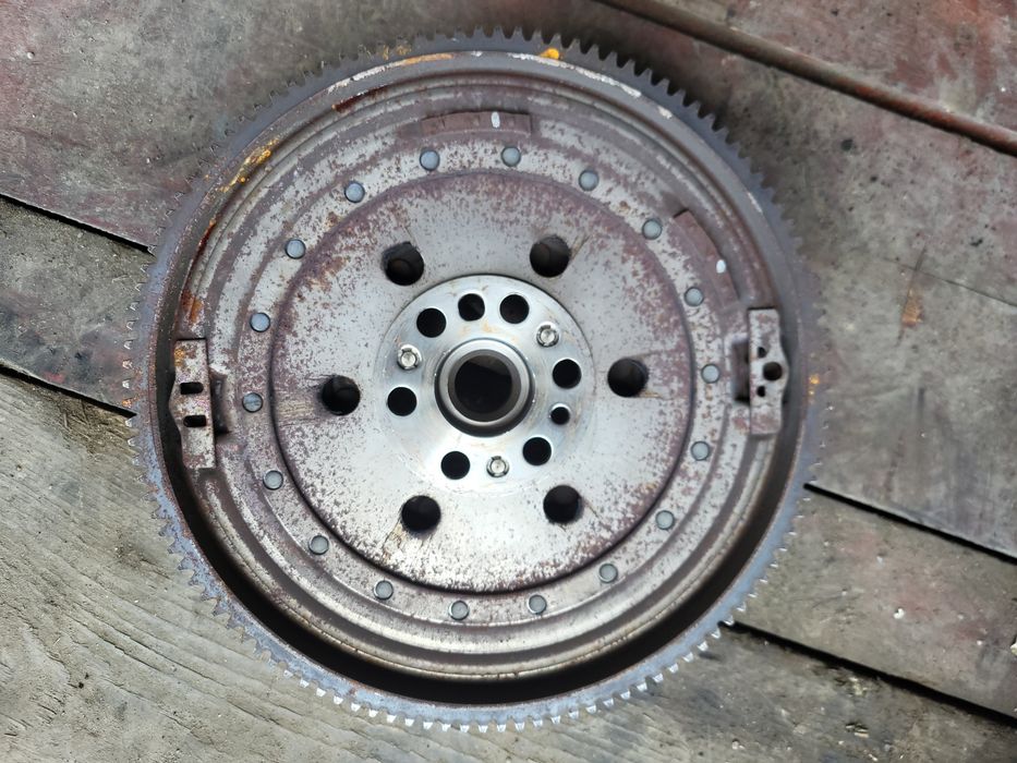 Volanta bmw 320i 2011 6 viteze manual 168 cp