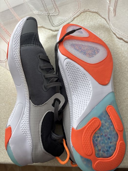 Продам кроссовки