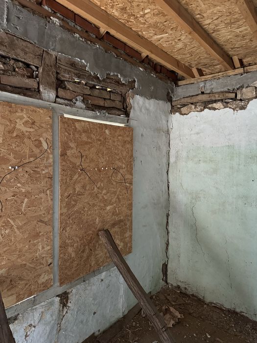 Каменна къща  с двор с. Вратарите на 35 км от Добрич и 60 км от Варна.