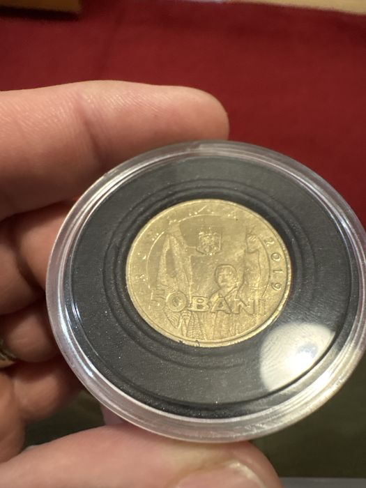 Vand sau schimb cu model care nu il am monede de 50 bani  comemorative