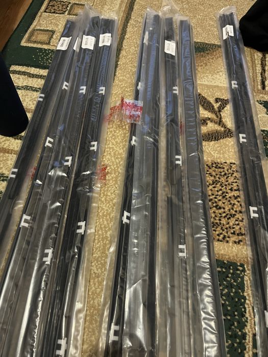 Молдинги на стекла дверей паджеро 2 5дв