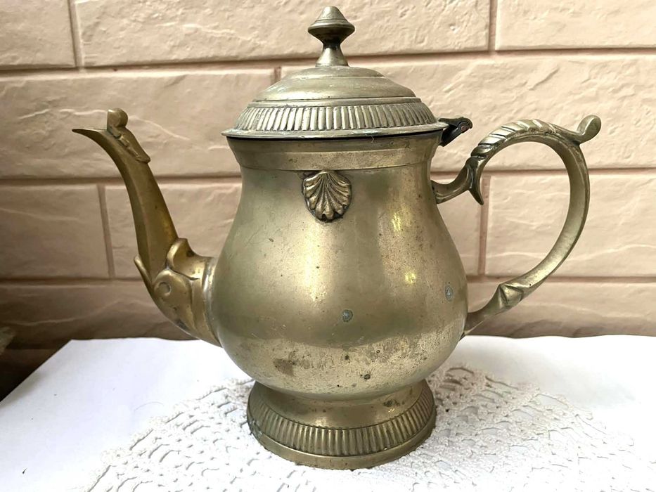 Красив месингов чайник от Англия, масивен и здрав
