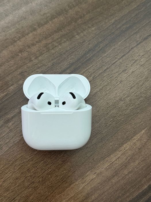 AirPods 4  / без следи от употреба, в гаранция