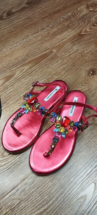 Продам очень красивые босоножки.