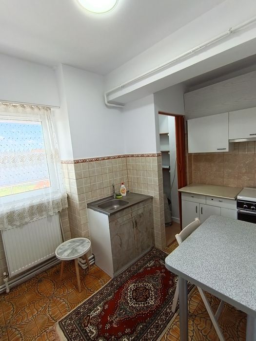 Închiriez apartament