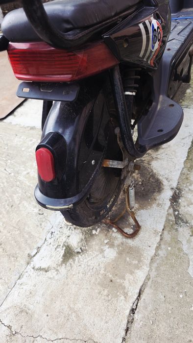 Scuter electric negru
