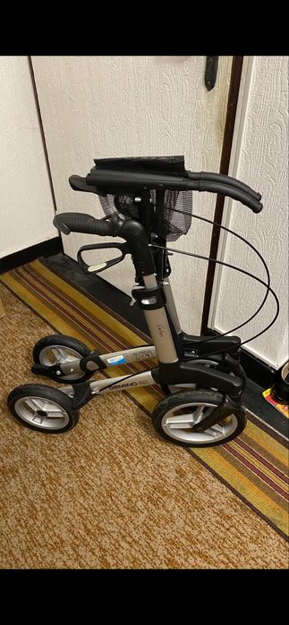 Ролатор / проходилка за възрастни/