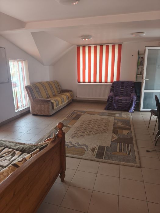 Ofer spre închiriere 60 mp/etajul, mansarda unei vile