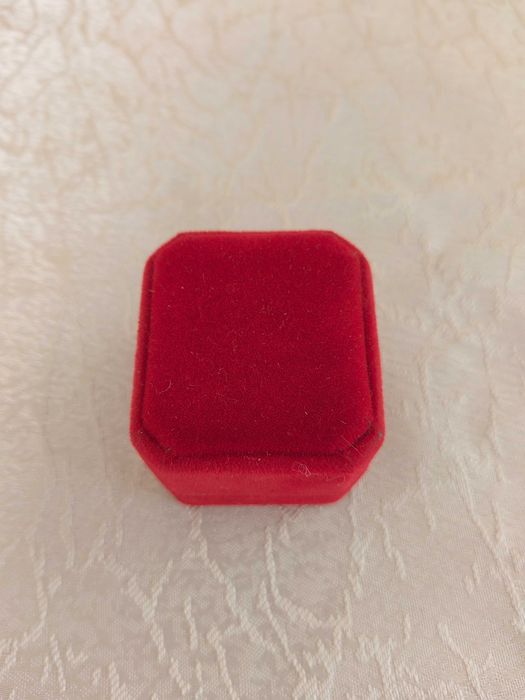 2 чифта обеци + рокля подарък по избор