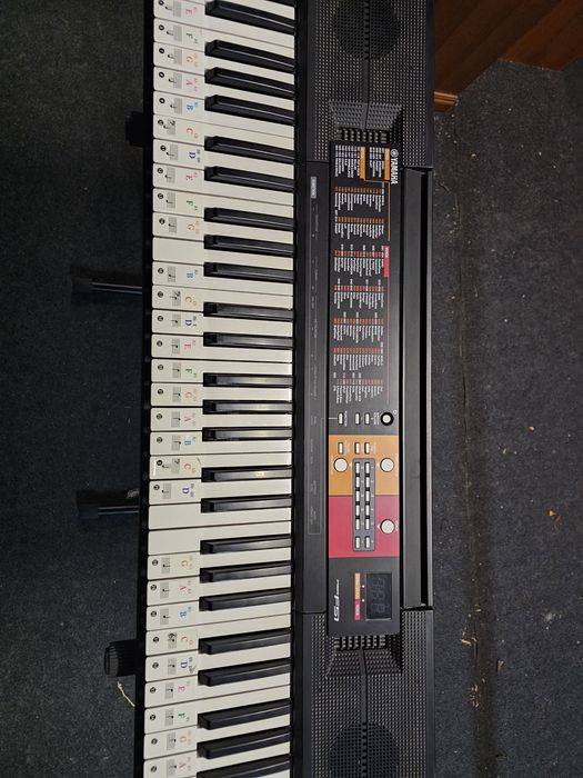 Orga yamaha PSR-F51+suport