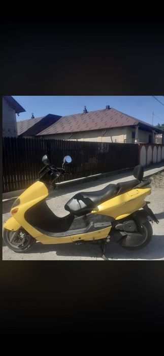 Vând sau schimb yamaha majesty 150cc nu are nici o problema