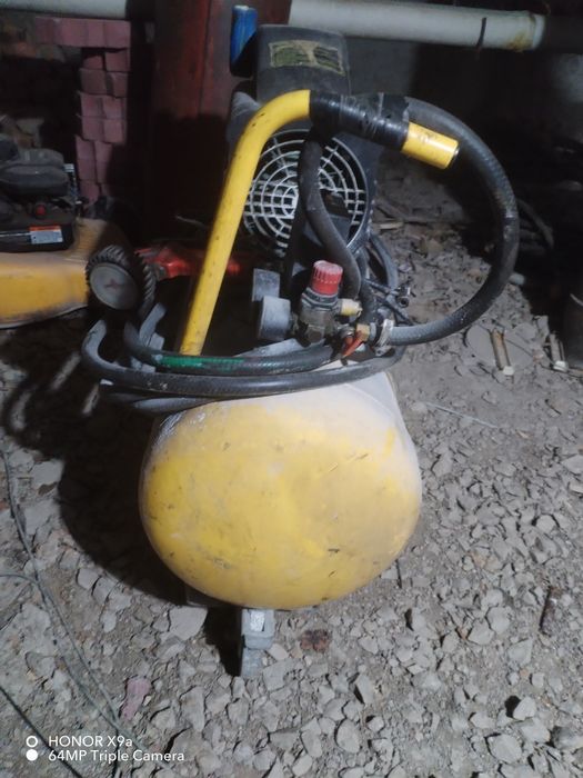 Продам компрессор на 50 л.